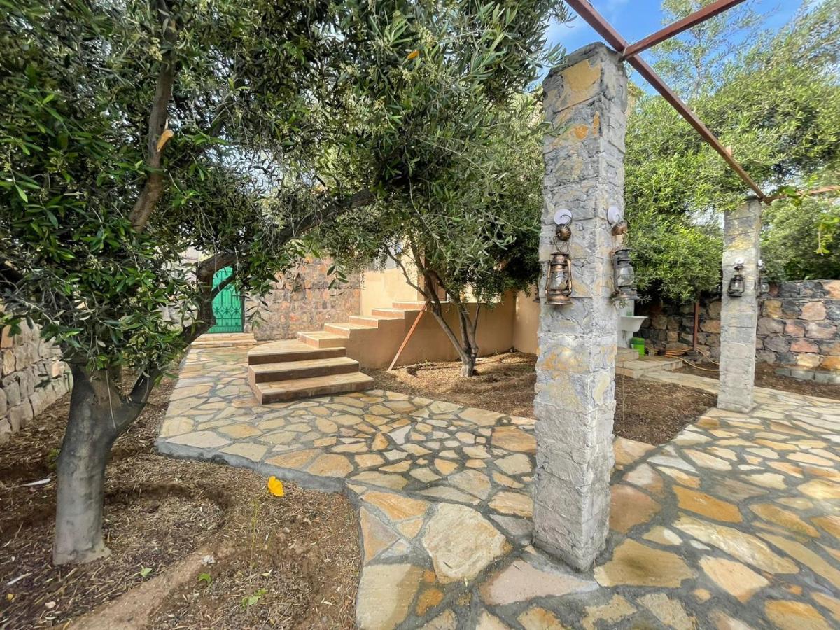 Rose Guesthouse Al 'Aqar Exterior photo